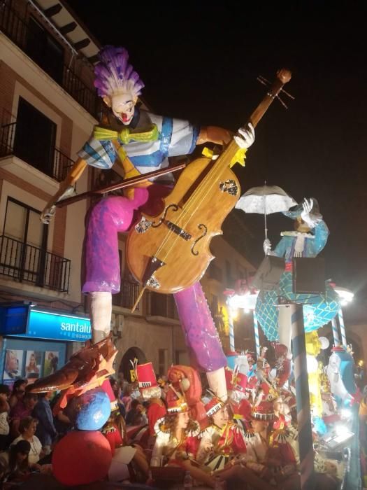 Desfile de carrozas en Toro