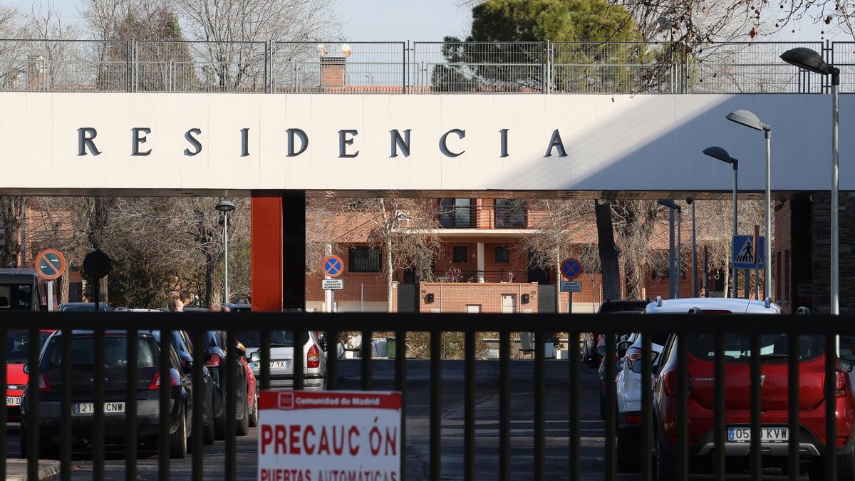 Entrada de una residencia en Madrid.