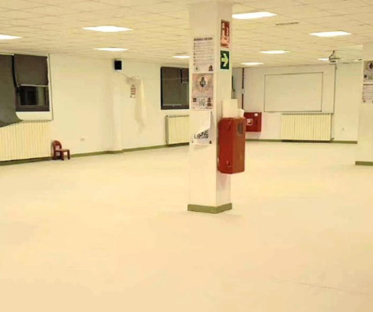 El consistorio ha renovado el suelo de la sala multiusos y el pasillo.  | SERVICIO ESPECIAL