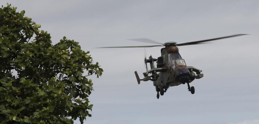 Ensayo de los aviones y helicópteros que participarán en el Festival Aéreo de Gijón