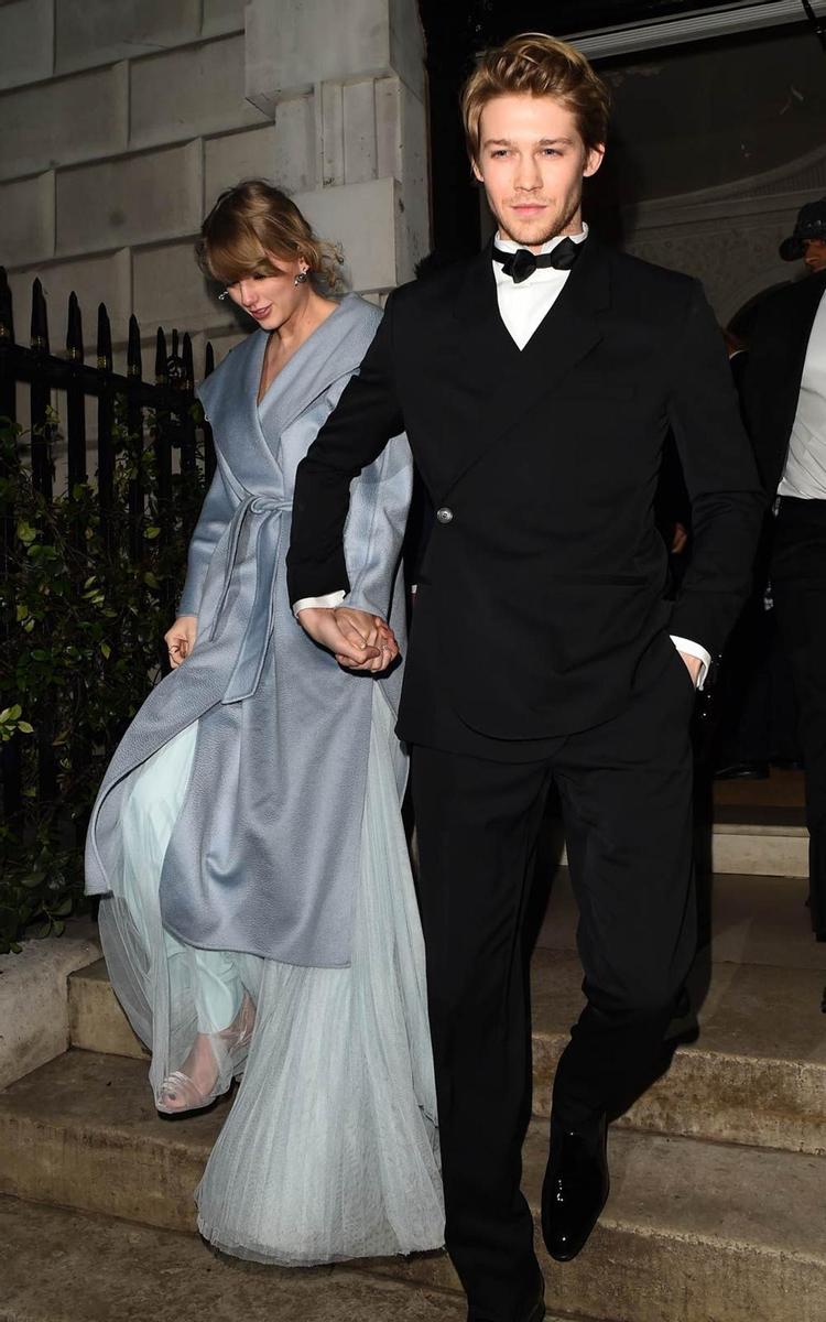Taylor Swift y Joe Alwyn, a la salida de la fiesta posterior a los BAFTA 2019
