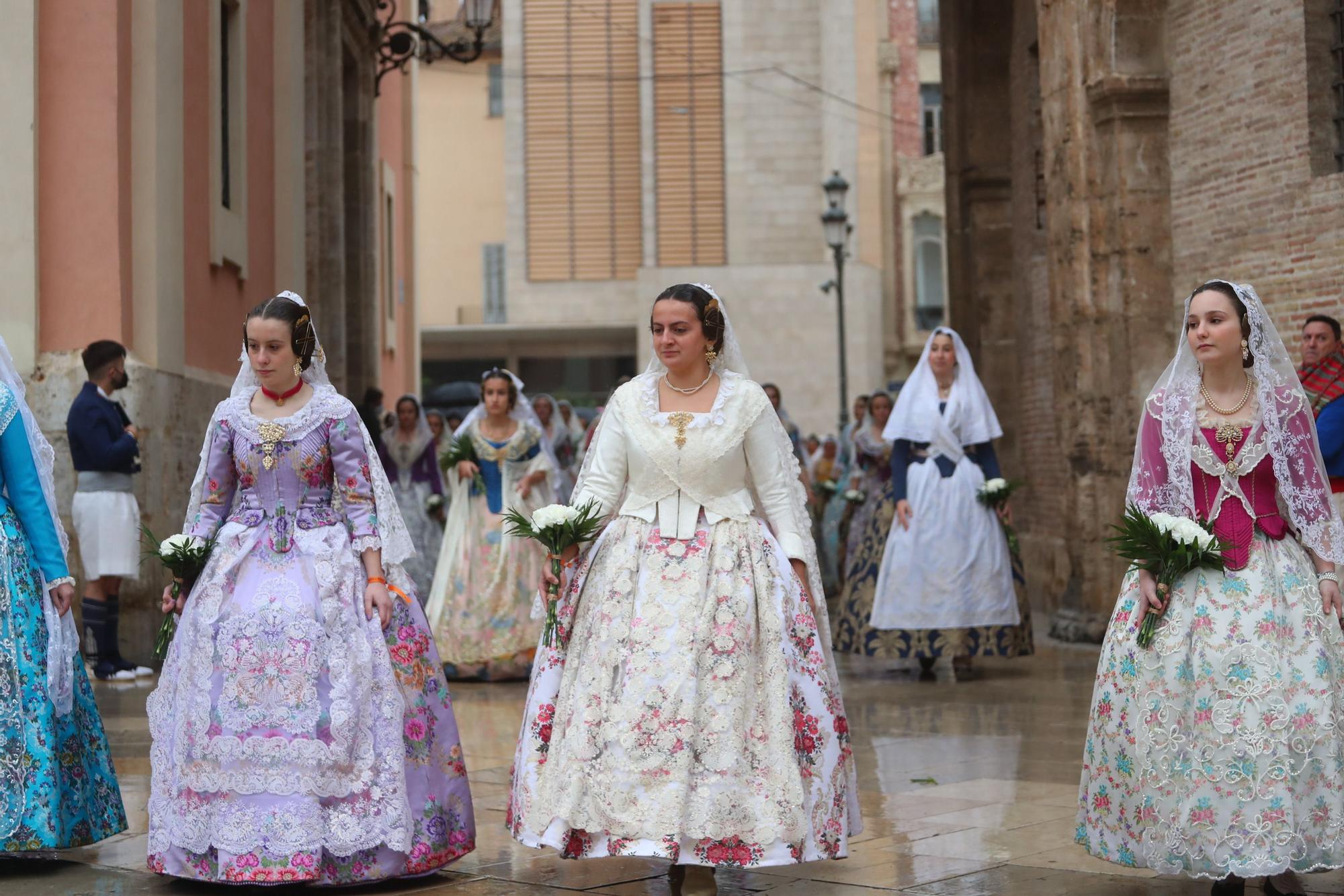 Búscate en el primer día de ofrenda por la calle de la Paz (entre las 17:00 a las 18:00 horas)