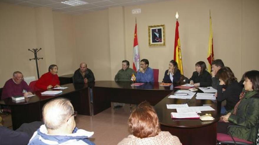 Los corporativos saucanos durante el Pleno celebrado la noche del martes en el Ayuntamiento.