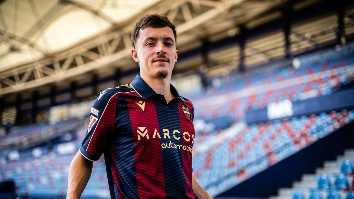 Oficial: El Levante UD hace oficial la incorporación de Bardeli