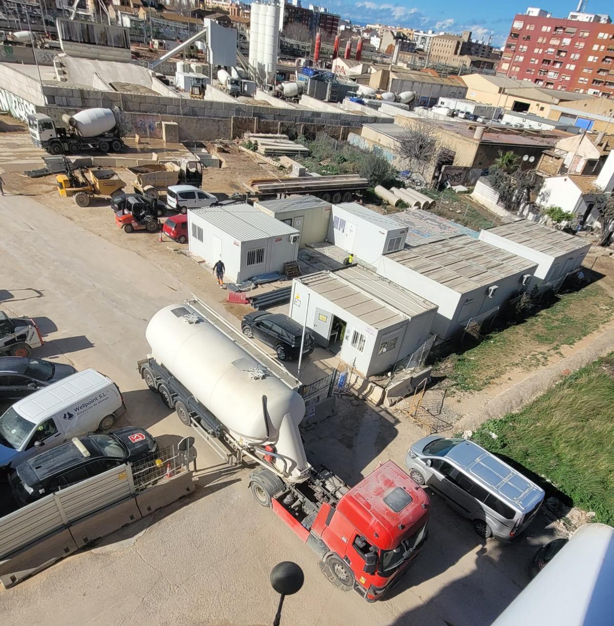 Tráfico en las obras del canal de acceso ferroviario