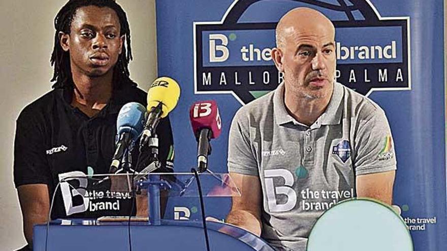 Bropleh y FÃ©lix Alonso, ayer en rueda de prensa.