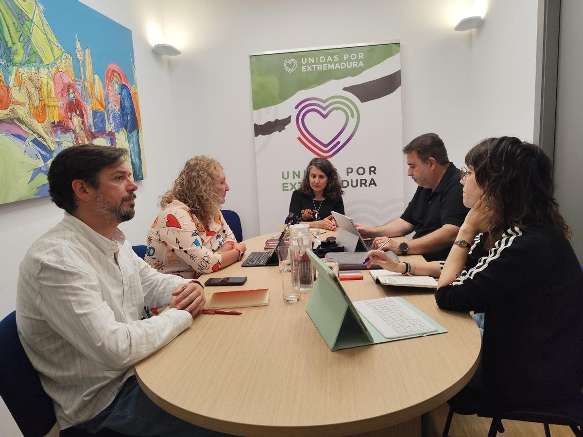 Reunión de Unidas con representantes sindicales, este jueves.