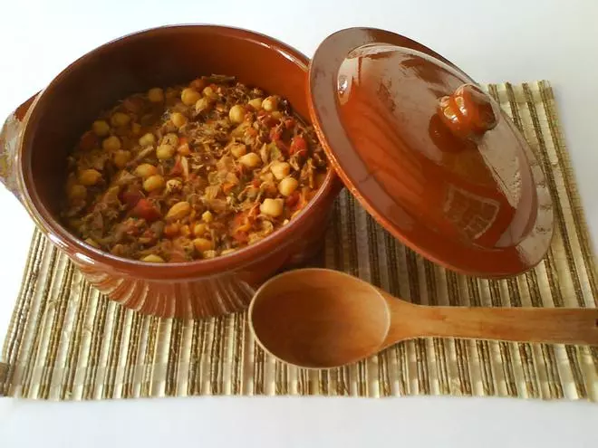 De guiso de sobras a tesoro popular: la receta que salvó a muchas familias del hambre