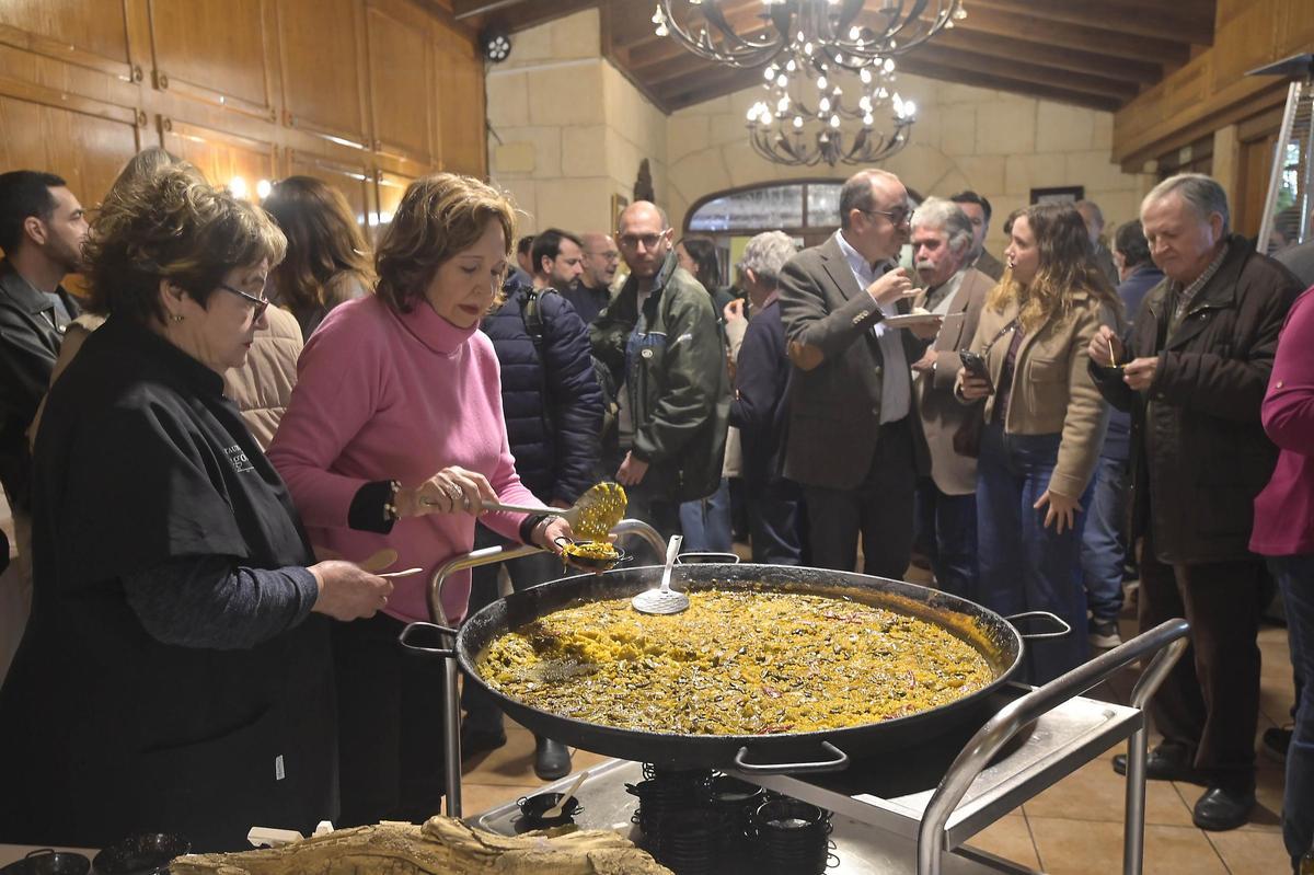 El restaurante Nugolat ofreció un arroz con verduras del Camp d'Elx a los asistentes al acto de ASAJA Elche