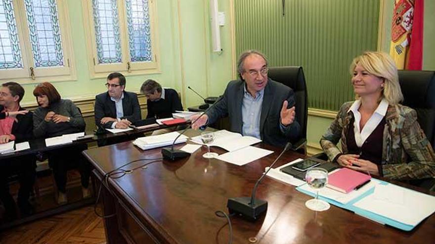 Núria Riera en el Parlament.