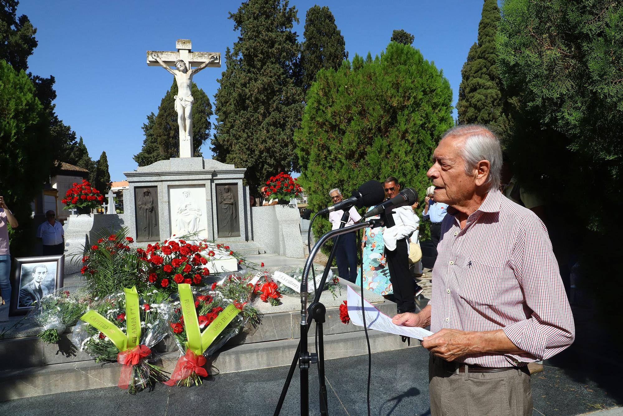 Ofrenda floral en el 75 aniversario de la muerte de Manolete