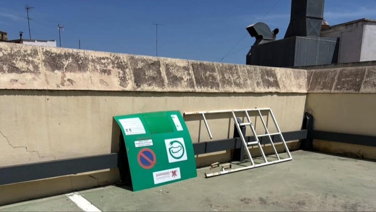 Uno de los puntos de recarga retirados.