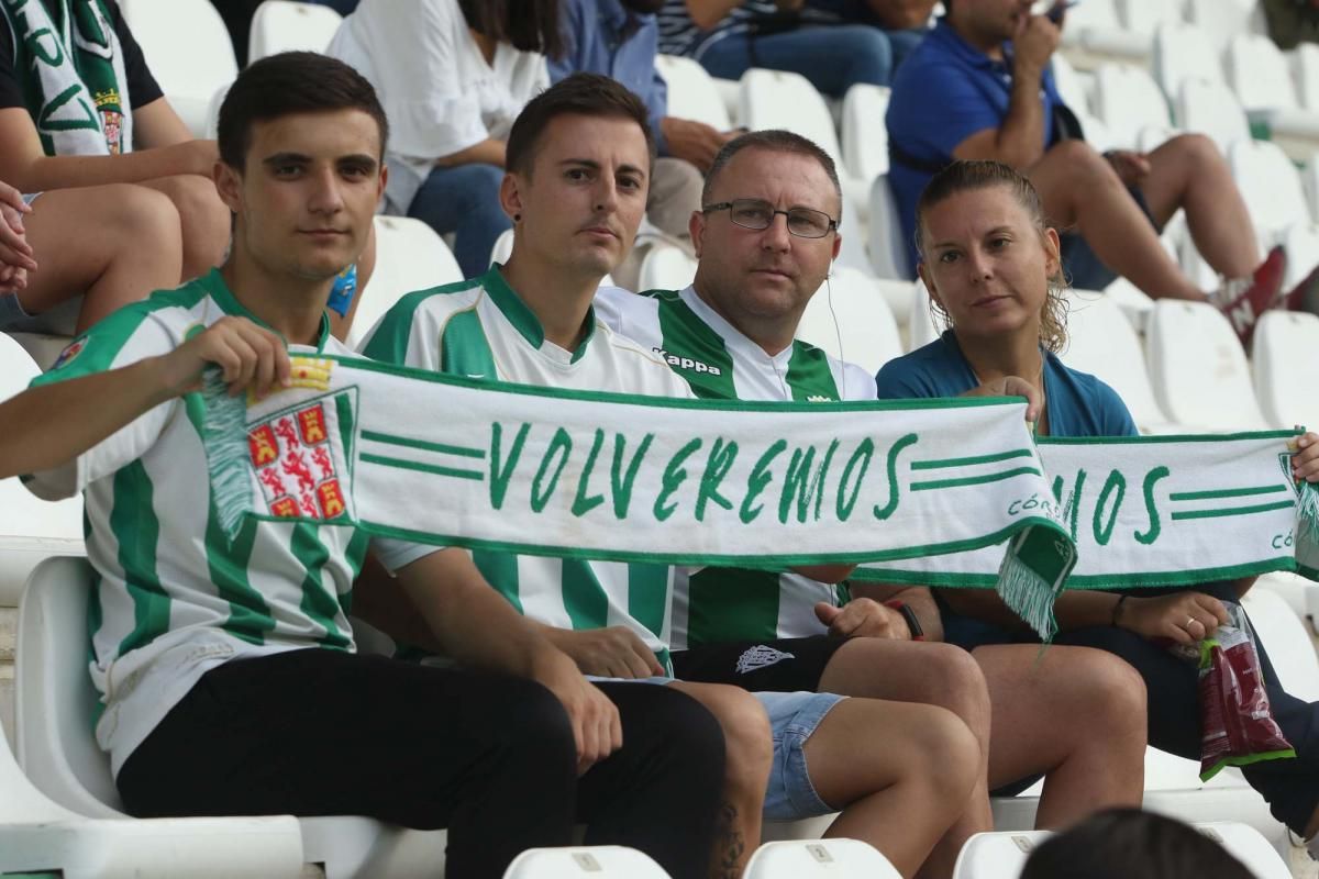 Los aficionados del Córdoba CF en el Arcángel