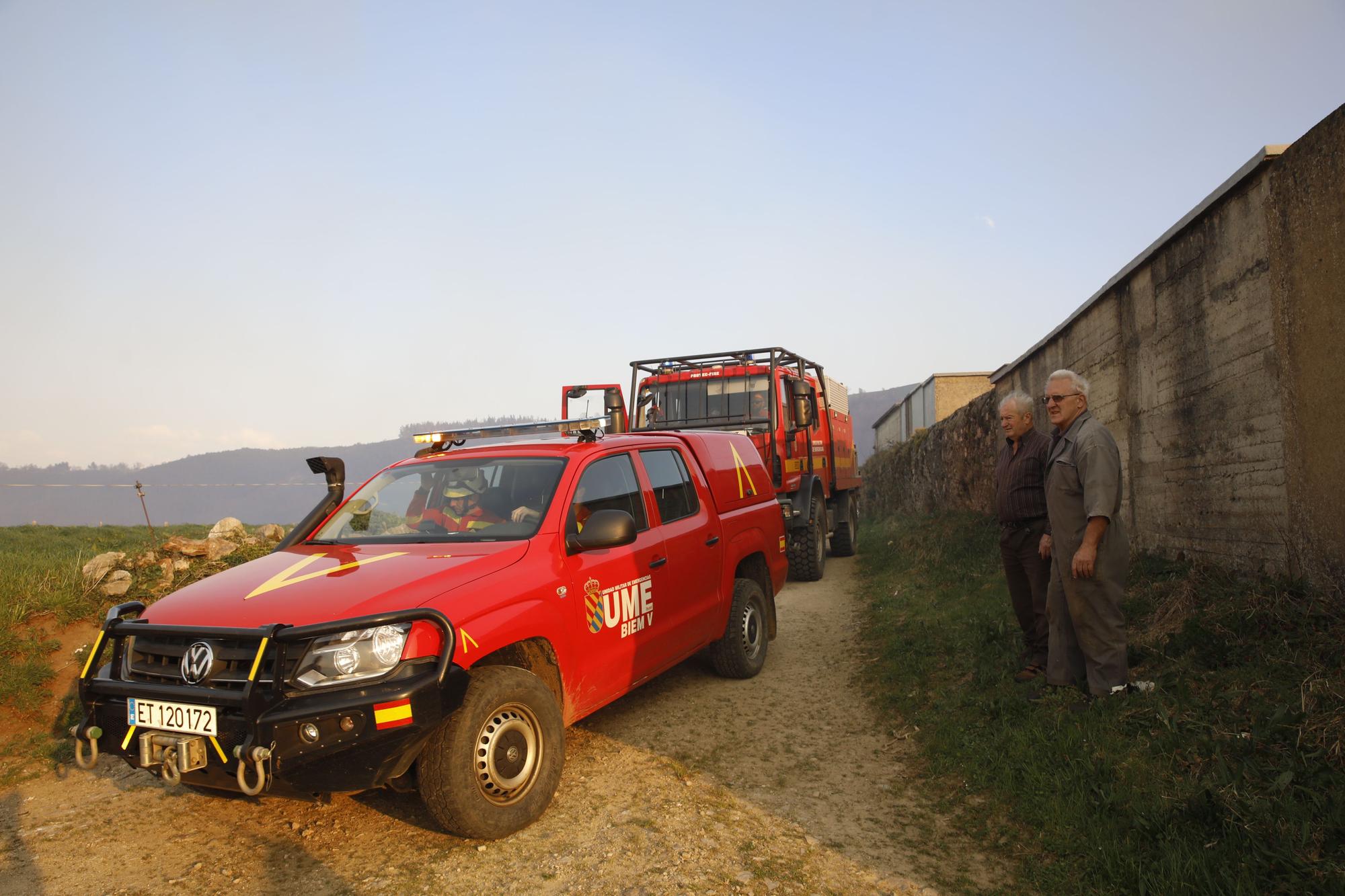 Las imágenes del preocupante incendio en Tineo