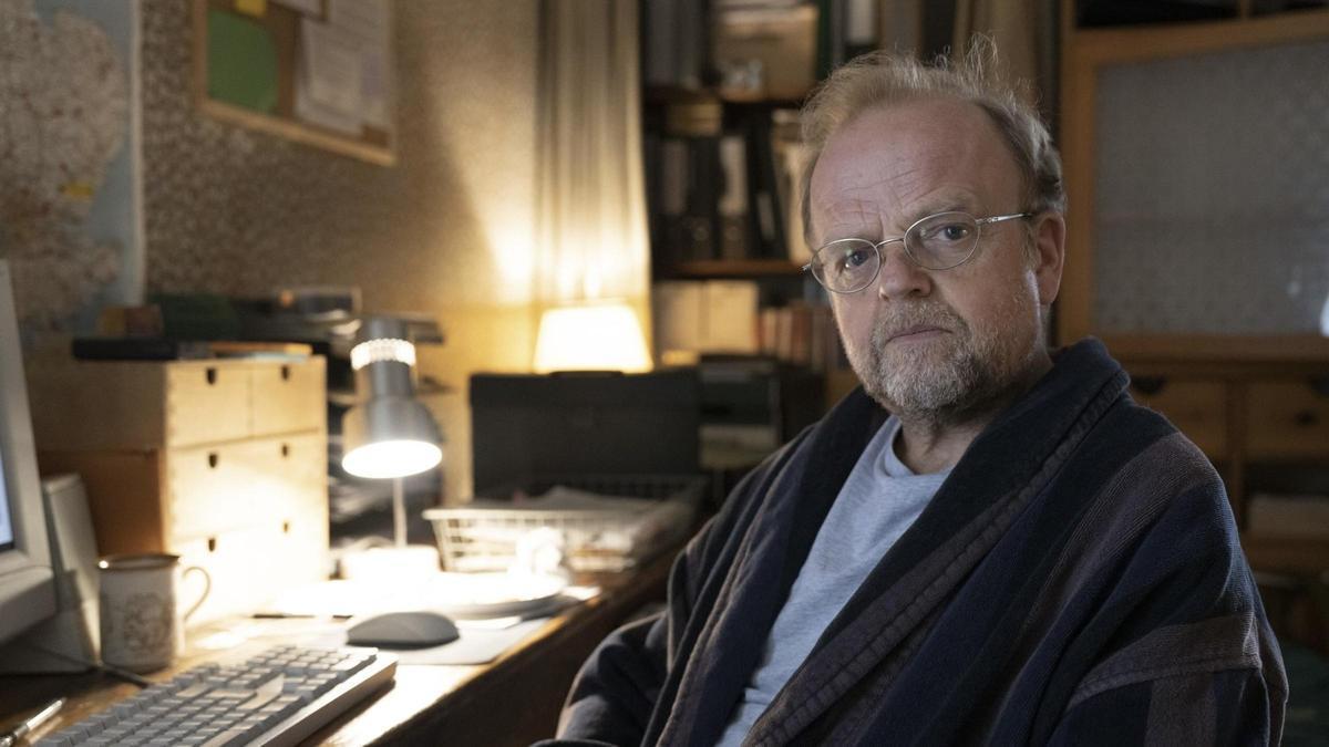 Toby Jones (Alan Bates) en una imagen promocional de 'Mr Bates contra Correos'