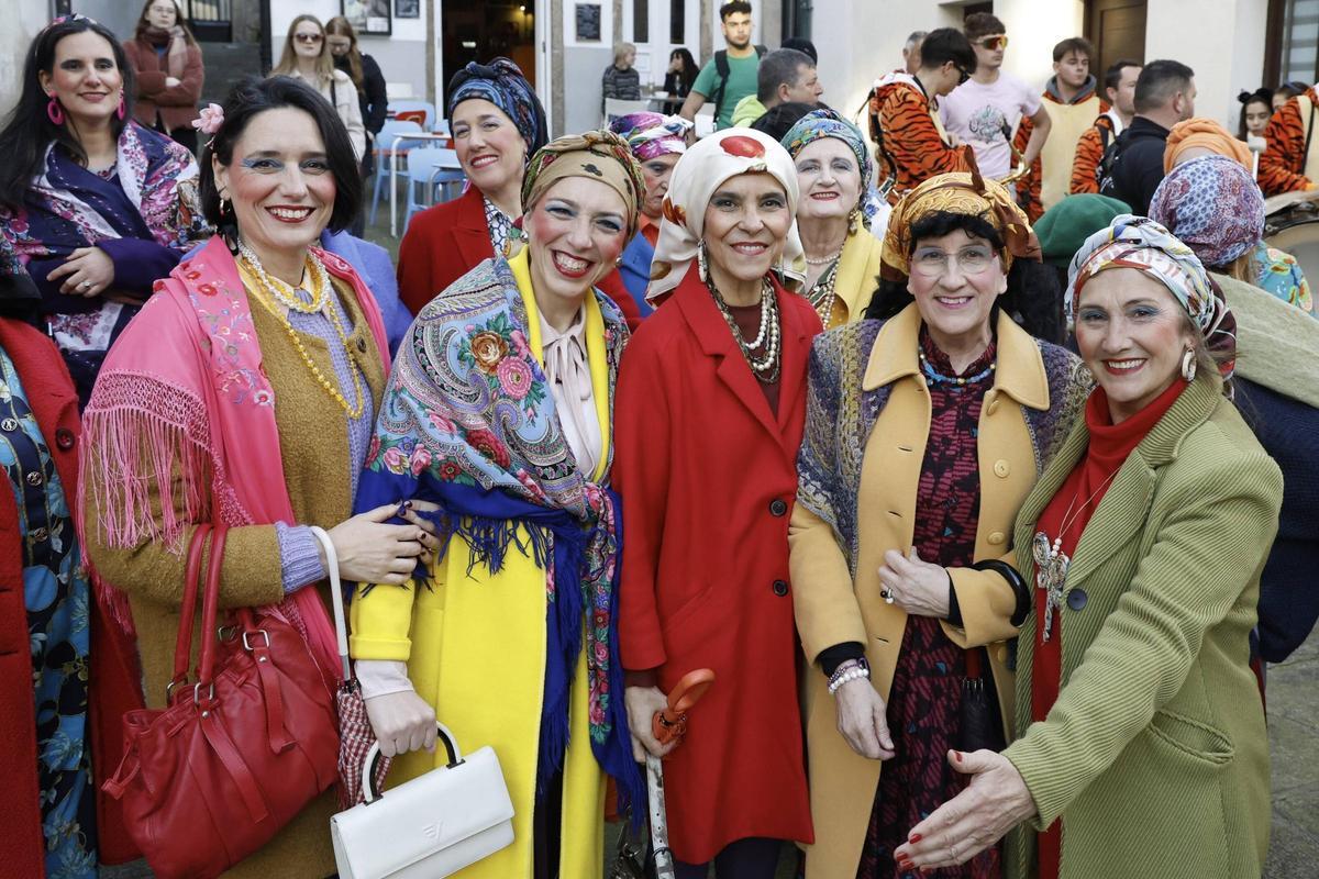Maruxa e Coralia toman as rúas de Santiago neste luns de Entroido