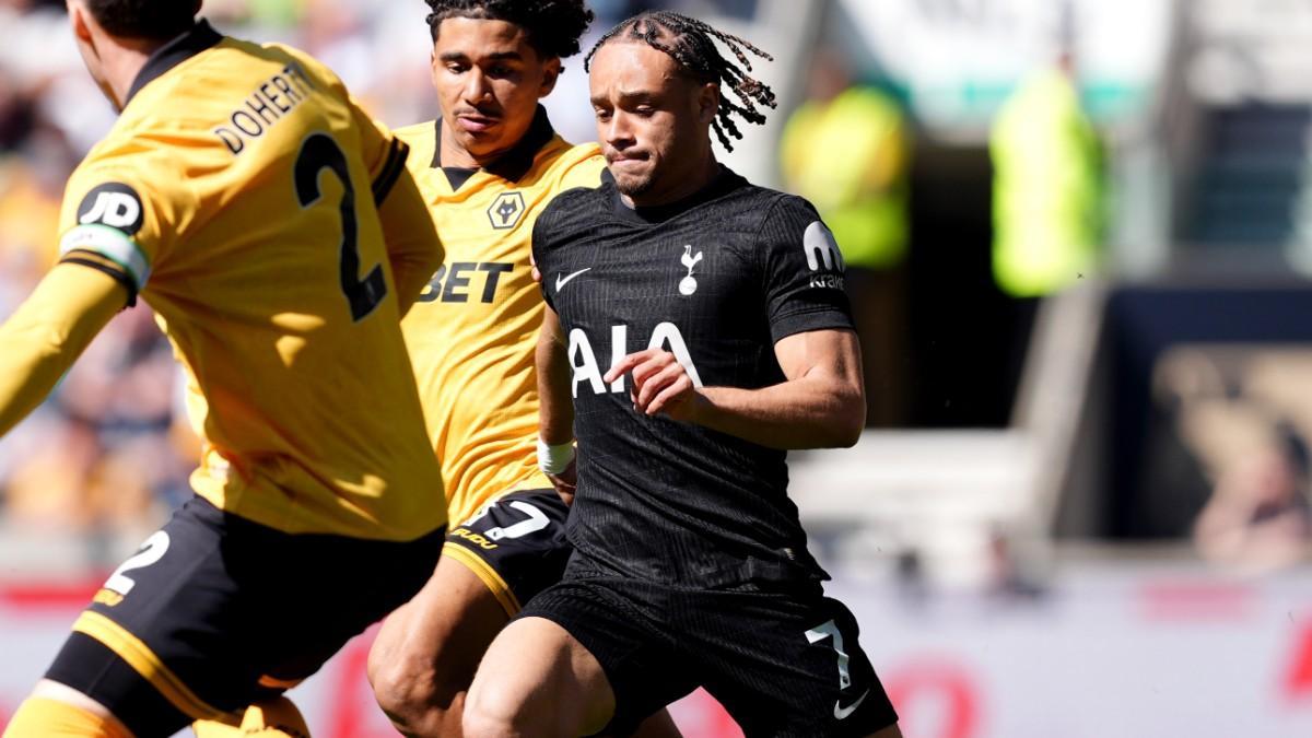 Xavi Simons, en el partido entre el Wolverhampton y el Tottenham