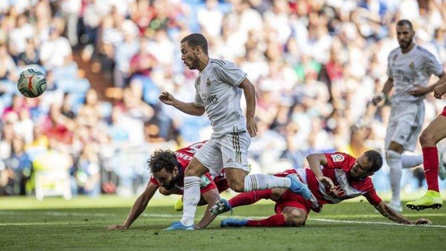 El Real Madrid sufre la victoria ante el Granada (4-2)