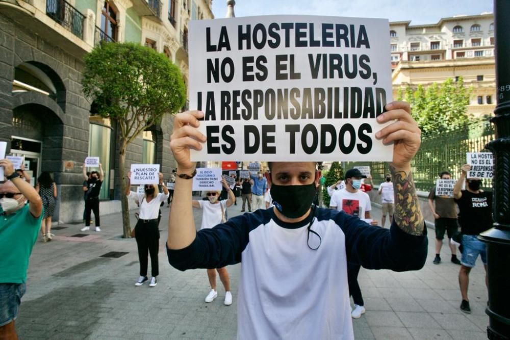 Protesta de los hosteleros de ocio nocturno en Oviedo.