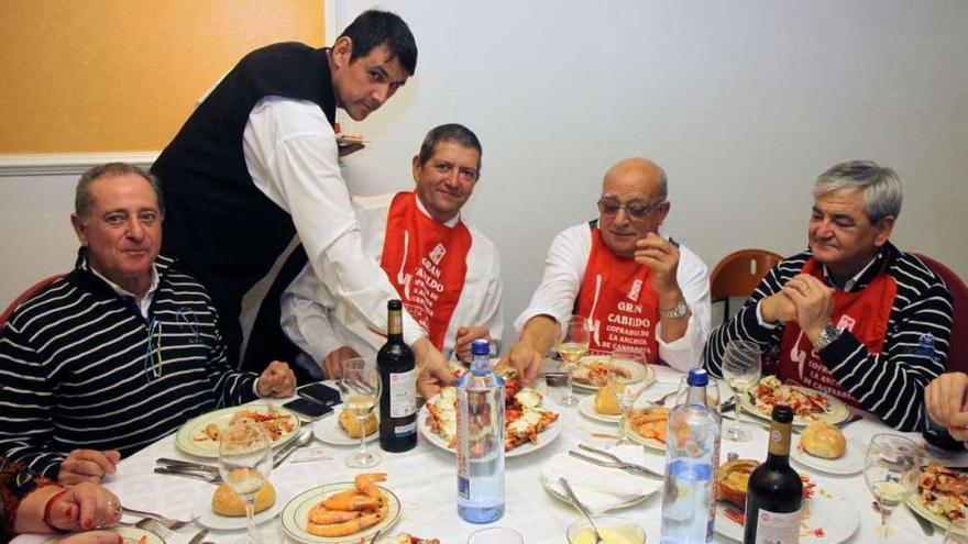 Una degustación de centollo de la ría en el restaurante Villa Juanita, de O Grove.  // Muñiz