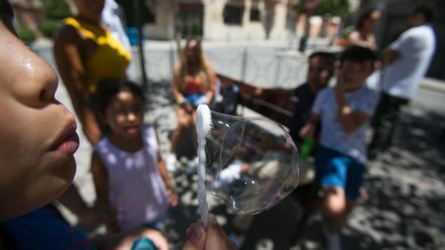 La Plaza de la Cruz, en el centro de Sant Joan, ha cambiado por completo su estampa habitual.