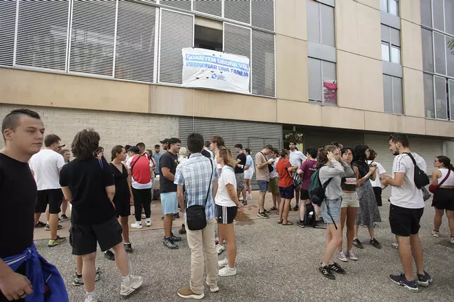 Les imatges de la concentració aquest matí davant el domicili