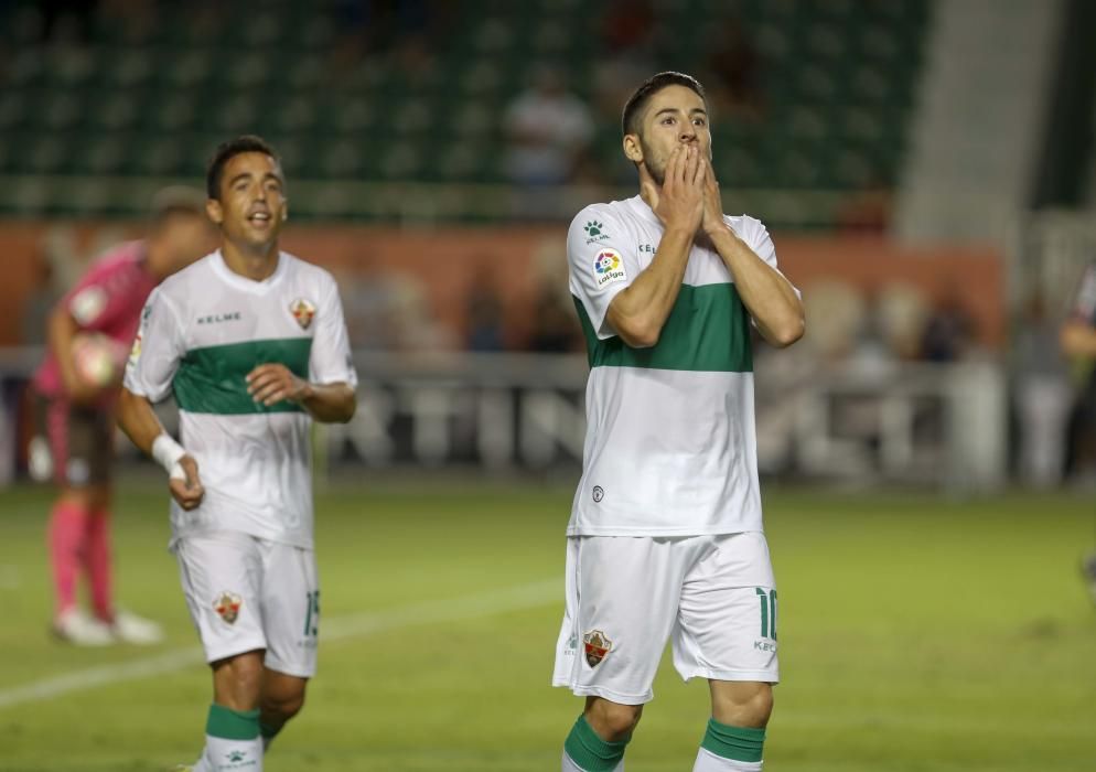 El Elche CF acelera en casa