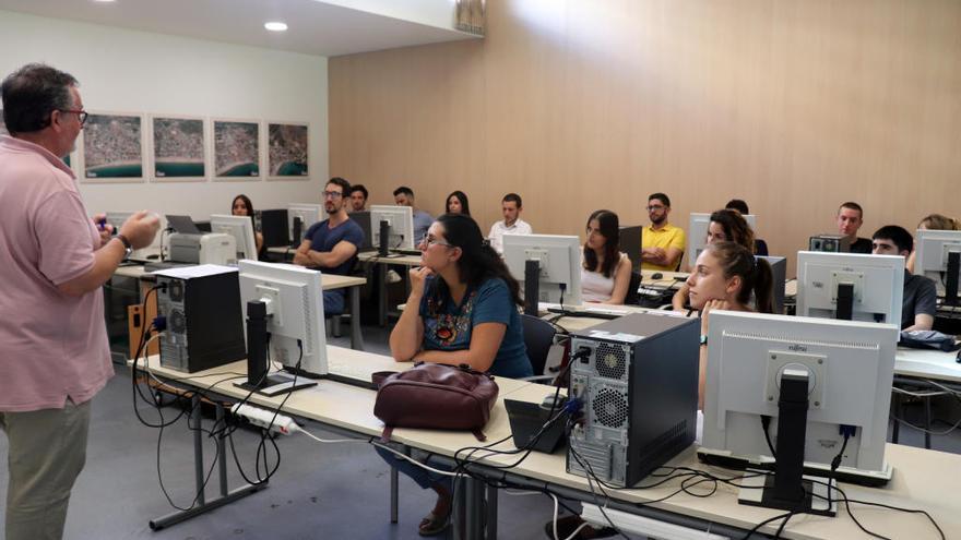 Benidorm incorpora a los 15 primeros jóvenes contratados a través de un plan de empleo