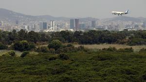 El mal tiempo causa cancelaciones y retrasos de vuelos en el aeropuerto de El Prat