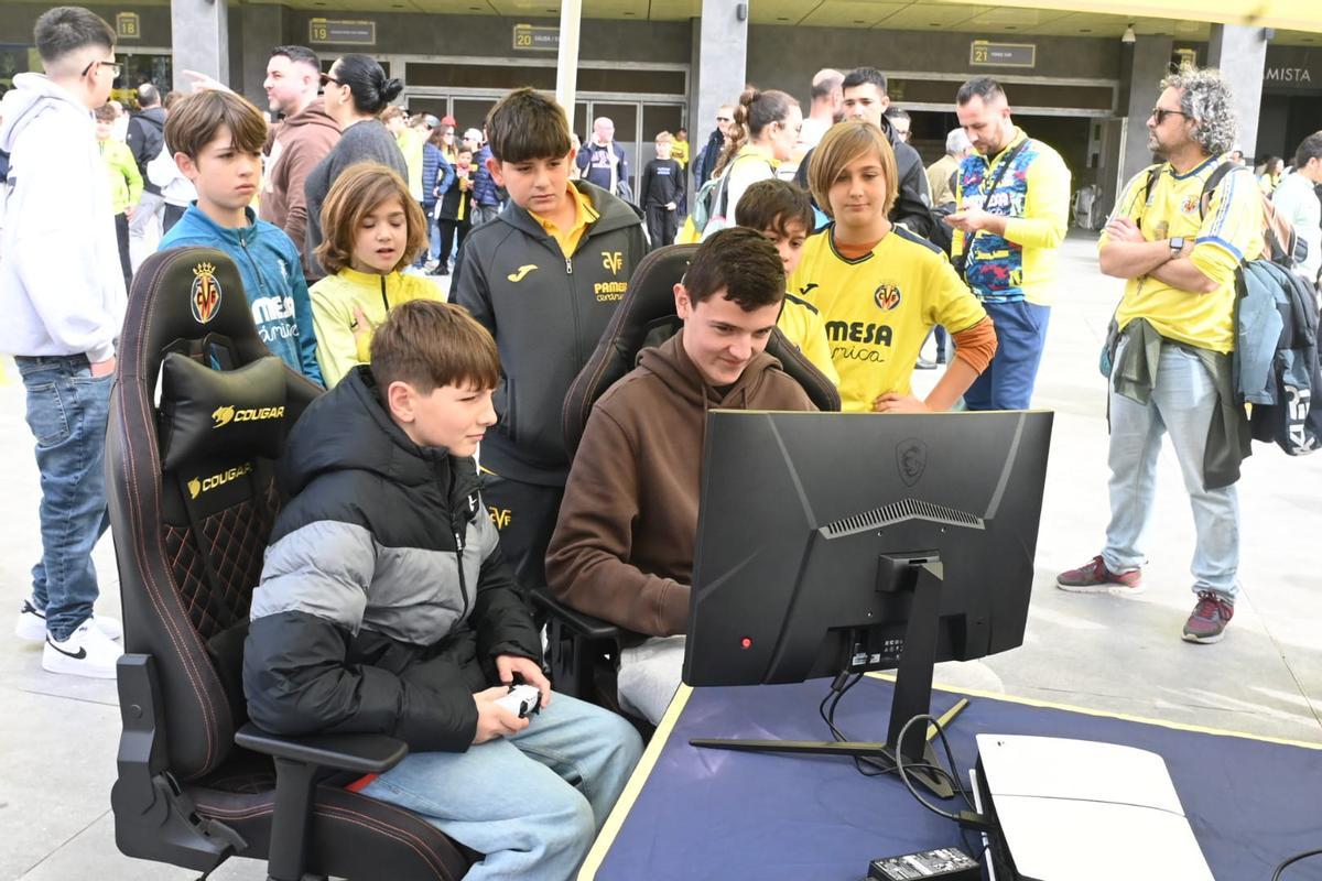 Galería: La afición del Villarreal disfruta de un nuevo derbi ante el Elche