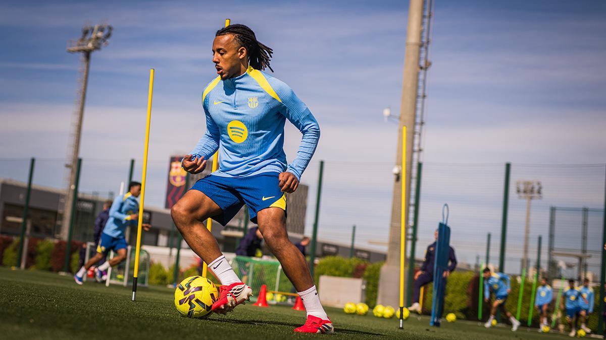 Jules Koundé se reincorpora a los entrenamientos