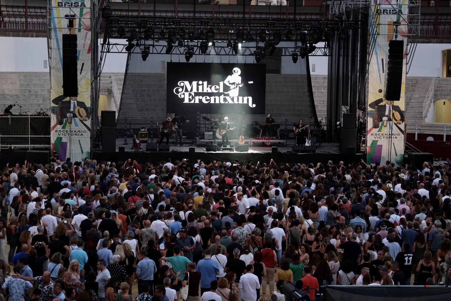 Mikel Erentxun en el Brisa Festival de Málaga.