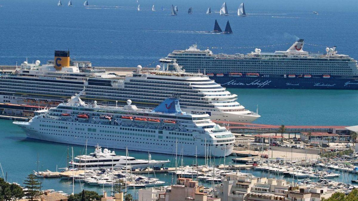 En algunas ocasiones han coincidido hasta ocho cruceros en el puerto de Palma.