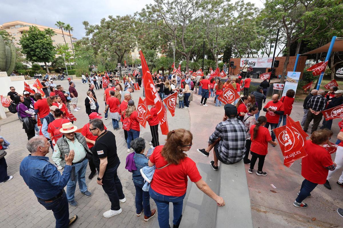 Un momento de la concentración convocada por UGT y CCOO en el Parque de la Paz.