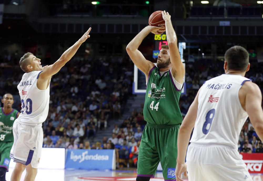 El Unicaja dio la cara en el BarclayCard Center ante el vigente campeón de Liga, el Real Madrid.