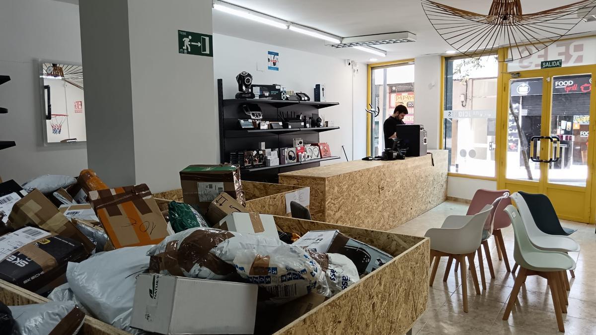 Llega a Santiago la tienda que vende devoluciones de Amazon