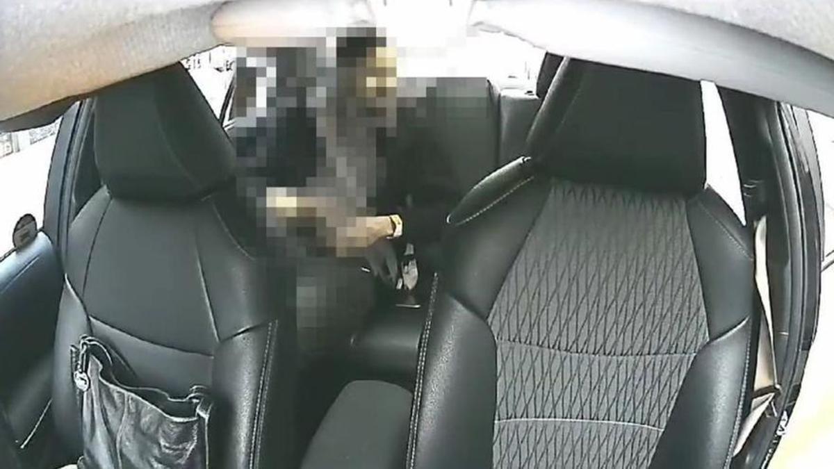 Passatger denunciat per una taxista per masturbar-se al seu vehicle, cosa que va ser gravada per una càmera