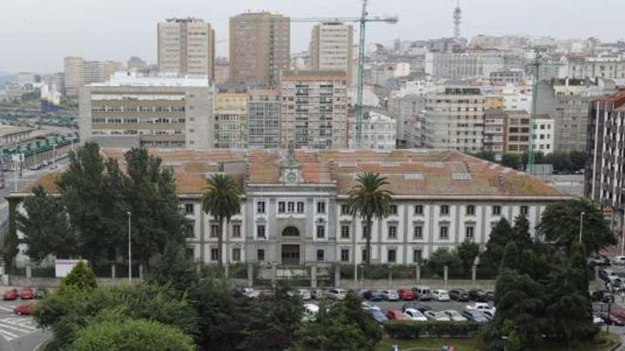 Fábrica de Tabacos, en la plaza de A Palloza. / juan varela