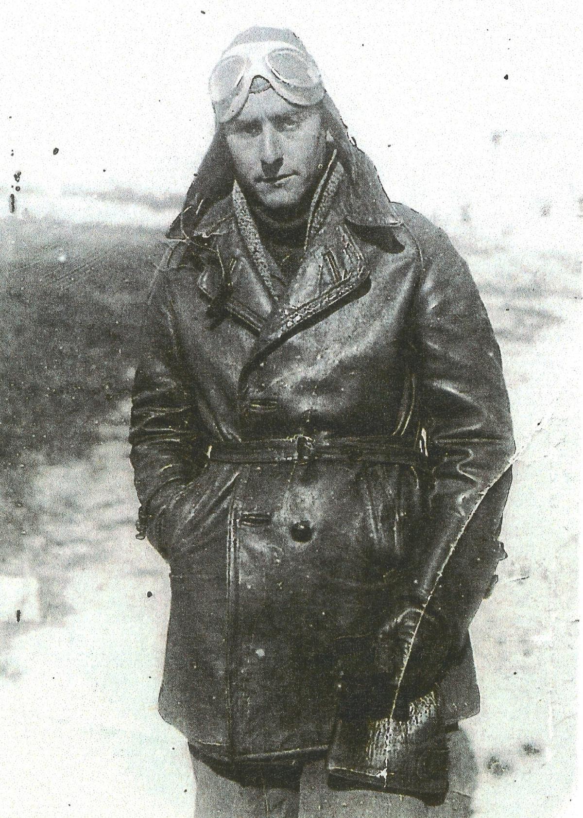 Ramón Pérez, único piloto de Sant Joan, con el uniforme de aviador