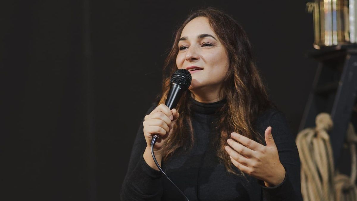 Baia Fernández, escritora de Cuntis que está a facer crowfunding para o seu último libro 'O Faiado das Papoulas'.