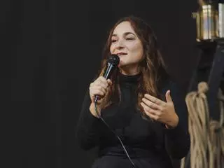 Baia Fernández, escritora: «Gustaríame que os homes lesen o meu poemario, aínda que é feminino»