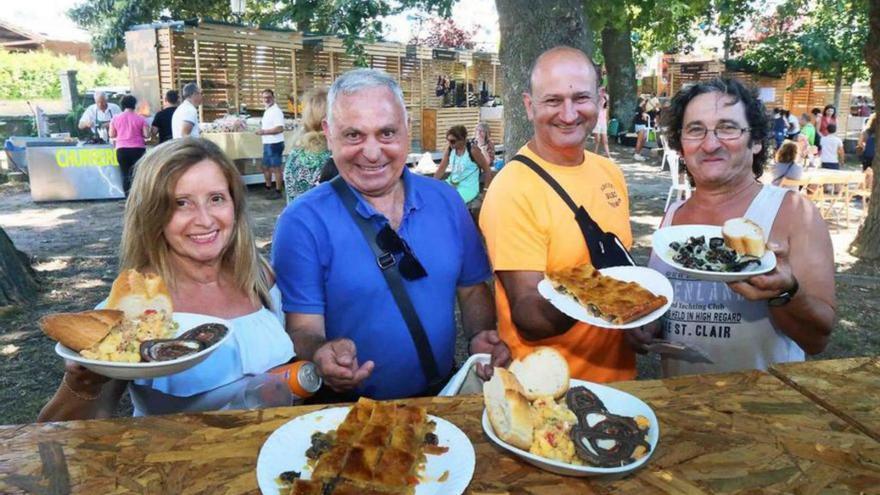 La lamprea seca lleva a Arbo a decenas de turistas