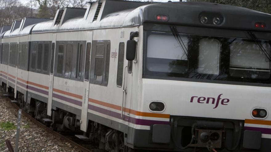 Restablecen el tren Xàtiva-Alcoi mientras dos carreteras continúan cerradas en la Costera