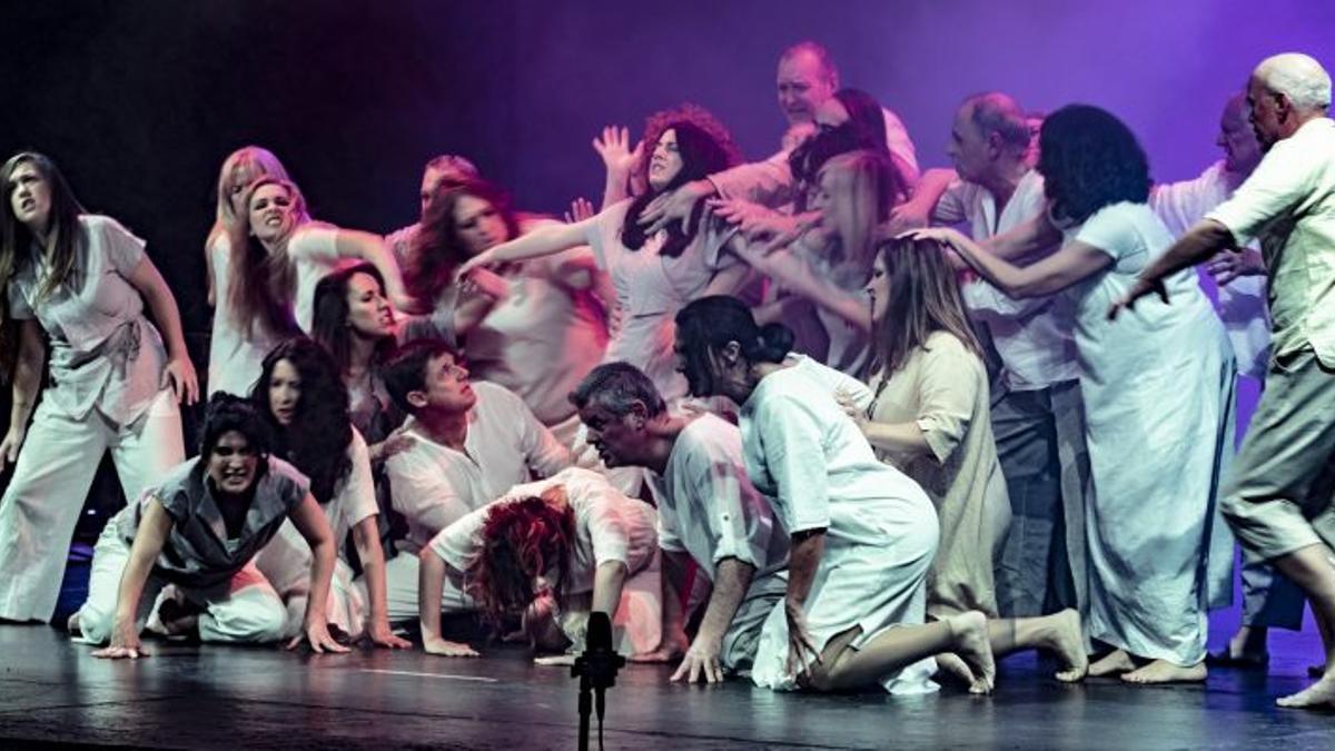 El Coro del Teatro Principal de Alicante, en una de sus actuaciones