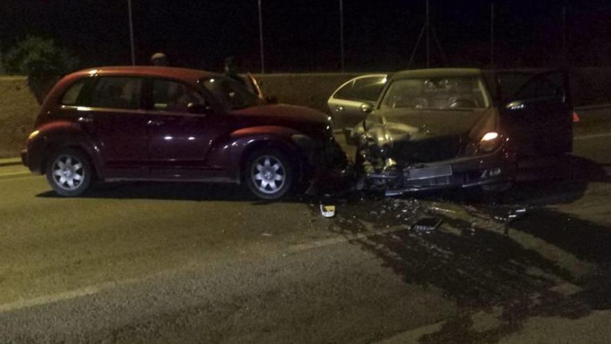 Seis heridos tras  un choque frontal  en Cobatillas