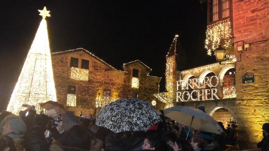 Los sanabreses celebran el encendidio de sus luces