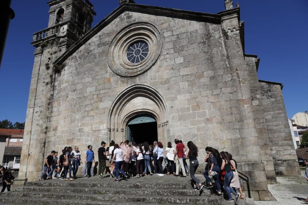 Redondela se vuelca y arropa a las familias de las víctimas de la AP-9