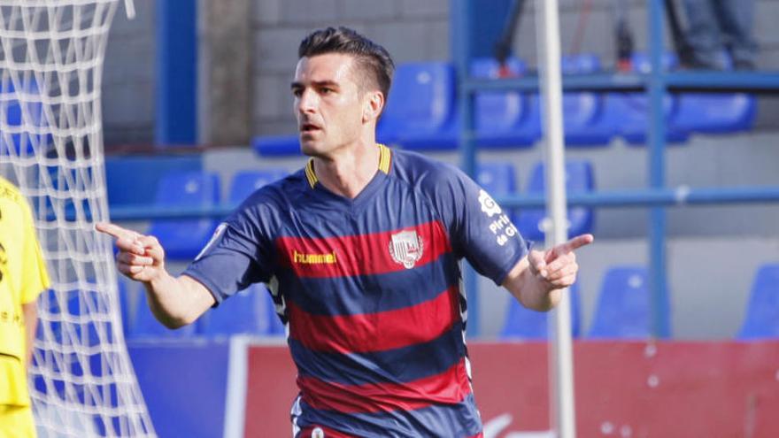 Natalio, en un partido con el Llagostera