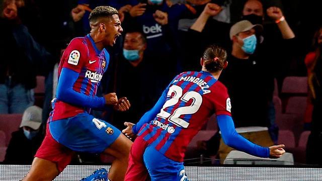 Araujo, celebrando el gol