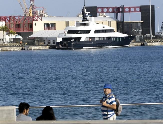 BRAVADO, YATE DE LUJO ATRACADO EN EL MUELLE DE ...